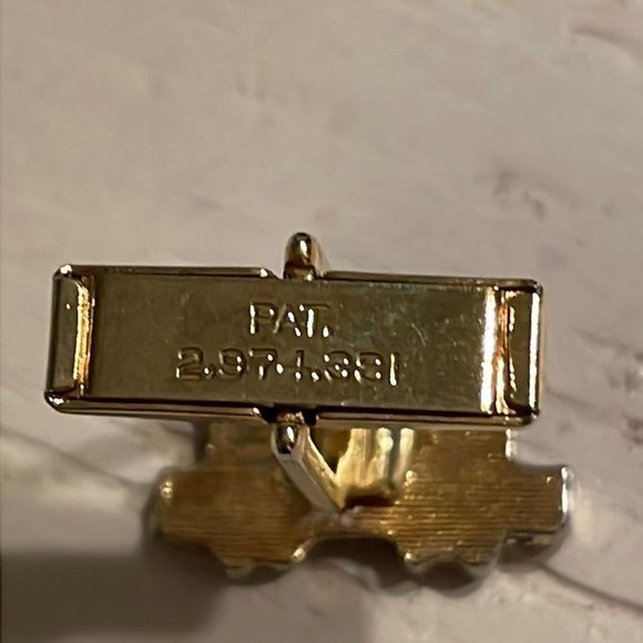 Vintage MCM 1952 mixed metal 3D gold tone whale back trolley car cuff links - Picture 11 of 15